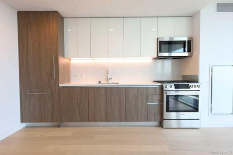 Photo of 13101 40th Road #19P, Flushing, NY 11354 (MLS # 927430)