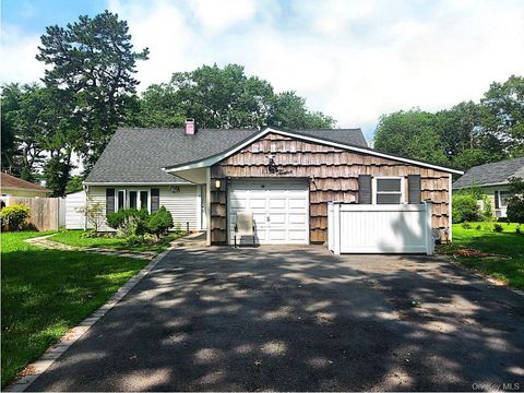 Photo of 112 S Bedford Avenue, Islandia, NY 11749 (MLS # 910809)