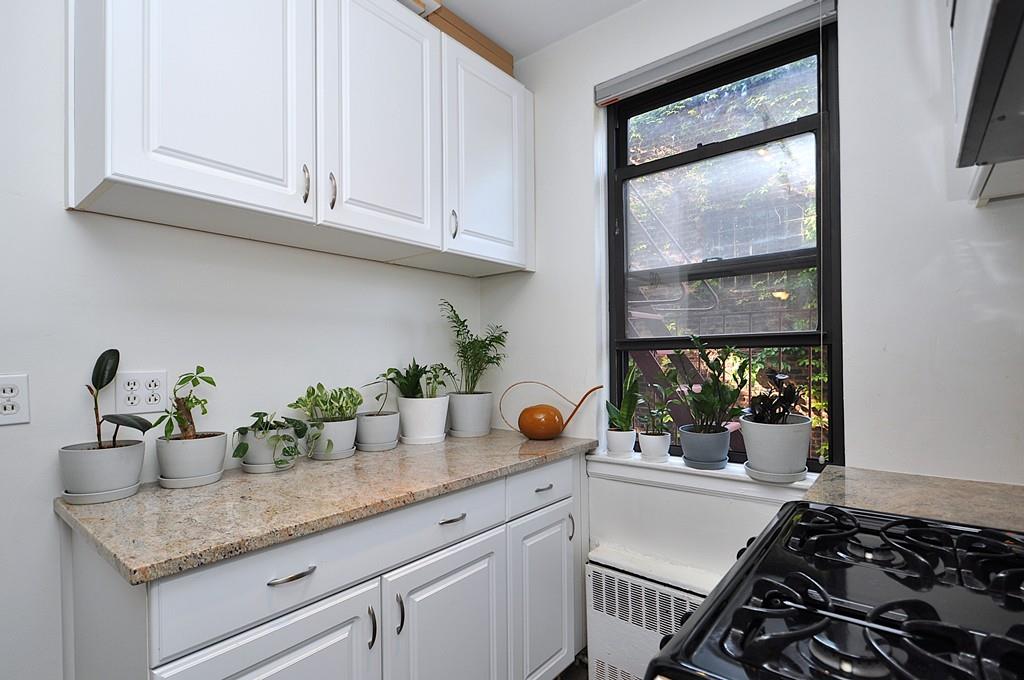 Scarsdale, New York 10583, United States, ,1 BathroomBathrooms,Residential,Pending,145875