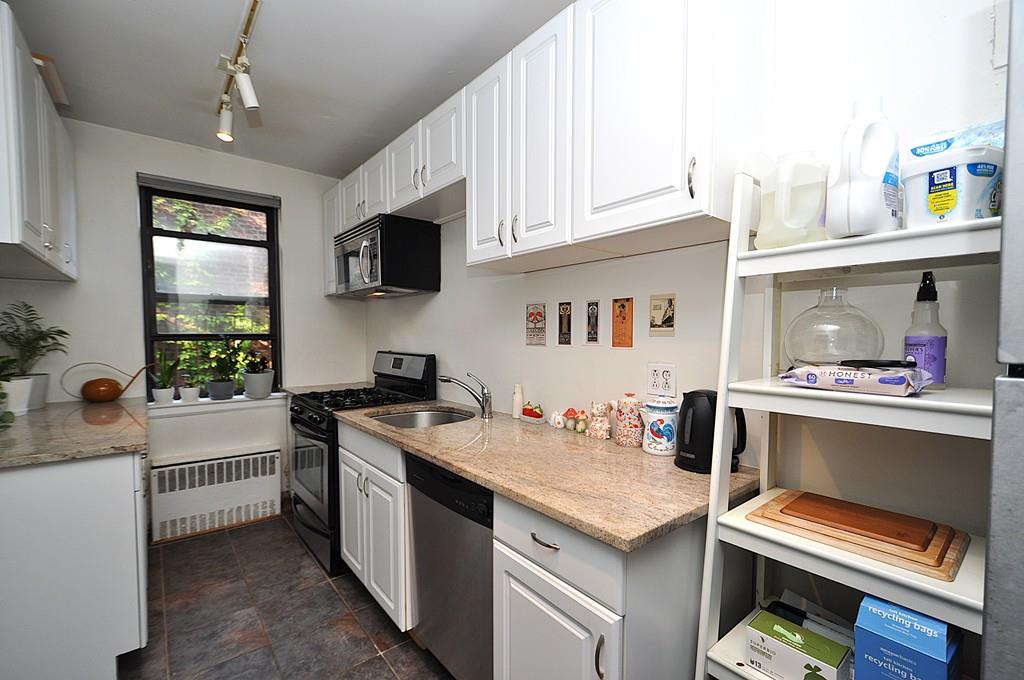 Scarsdale, New York 10583, United States, ,1 BathroomBathrooms,Residential,Pending,145875