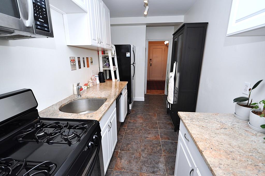 Scarsdale, New York 10583, United States, ,1 BathroomBathrooms,Residential,Pending,145875