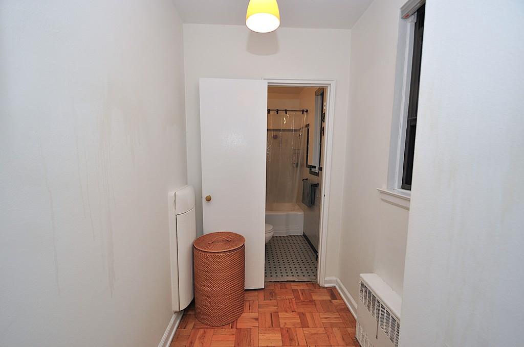 Scarsdale, New York 10583, United States, ,1 BathroomBathrooms,Residential,Pending,145875