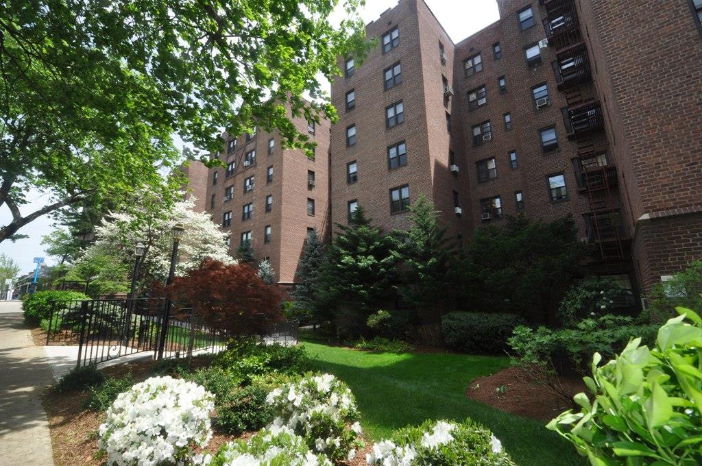 Scarsdale, New York 10583, United States, ,1 BathroomBathrooms,Residential,Pending,145875