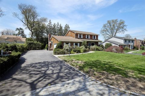 54 Robbins Drive East Williston NY 11596