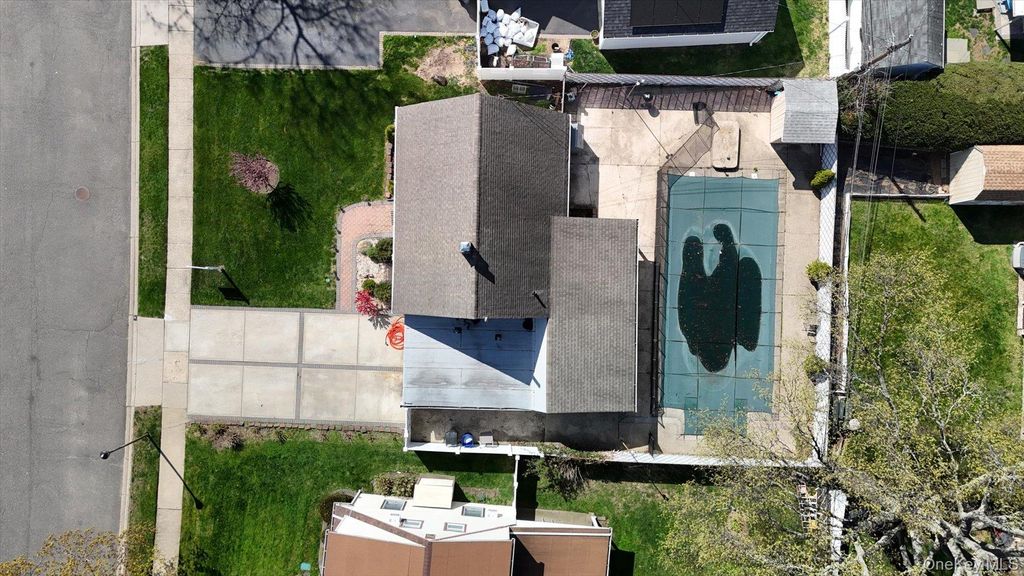 Photo of 13 Peachtree Lane, Levittown, NY 11756 (MLS # 991688)