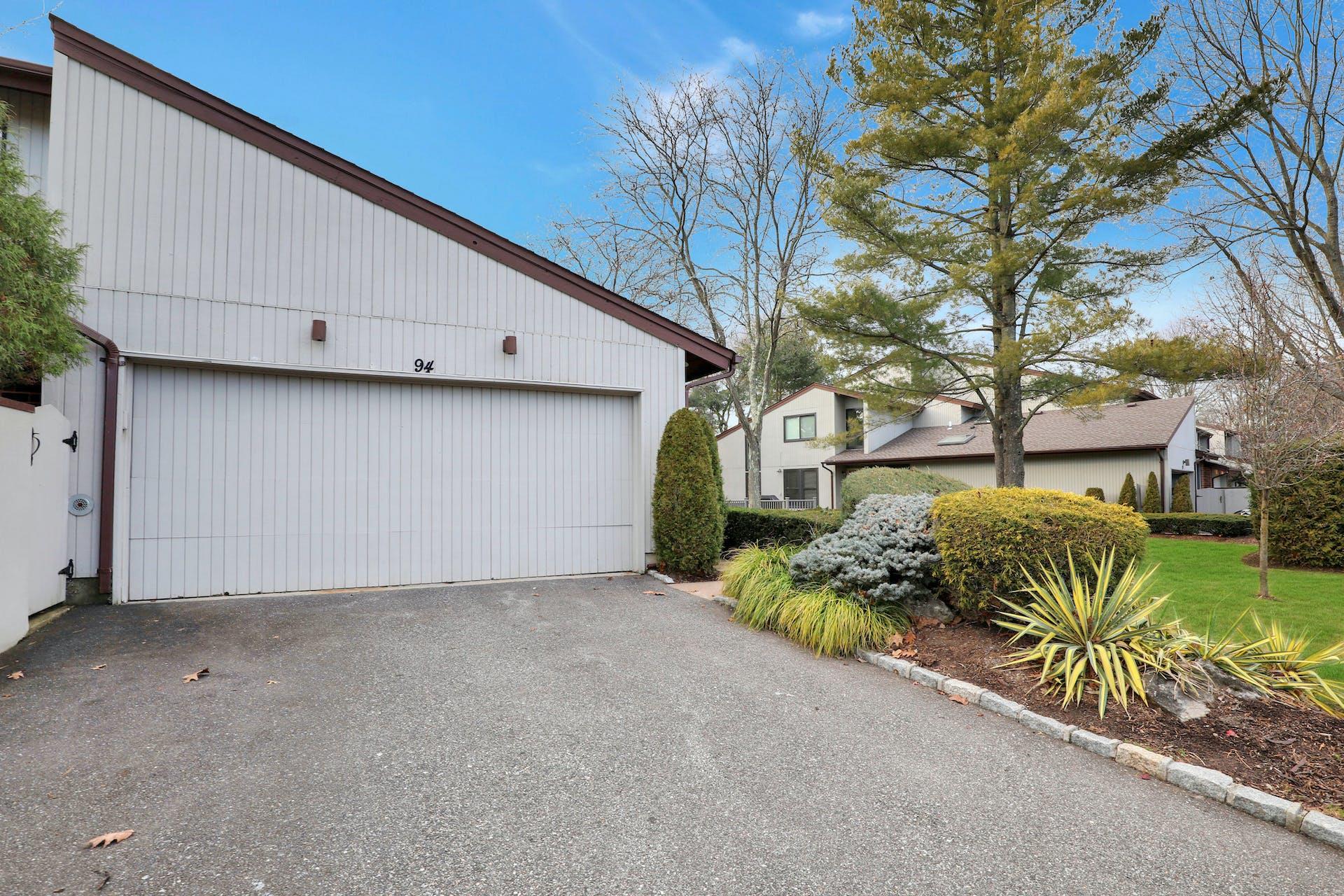 94 Foxwood Drive, Jericho, New York image 36