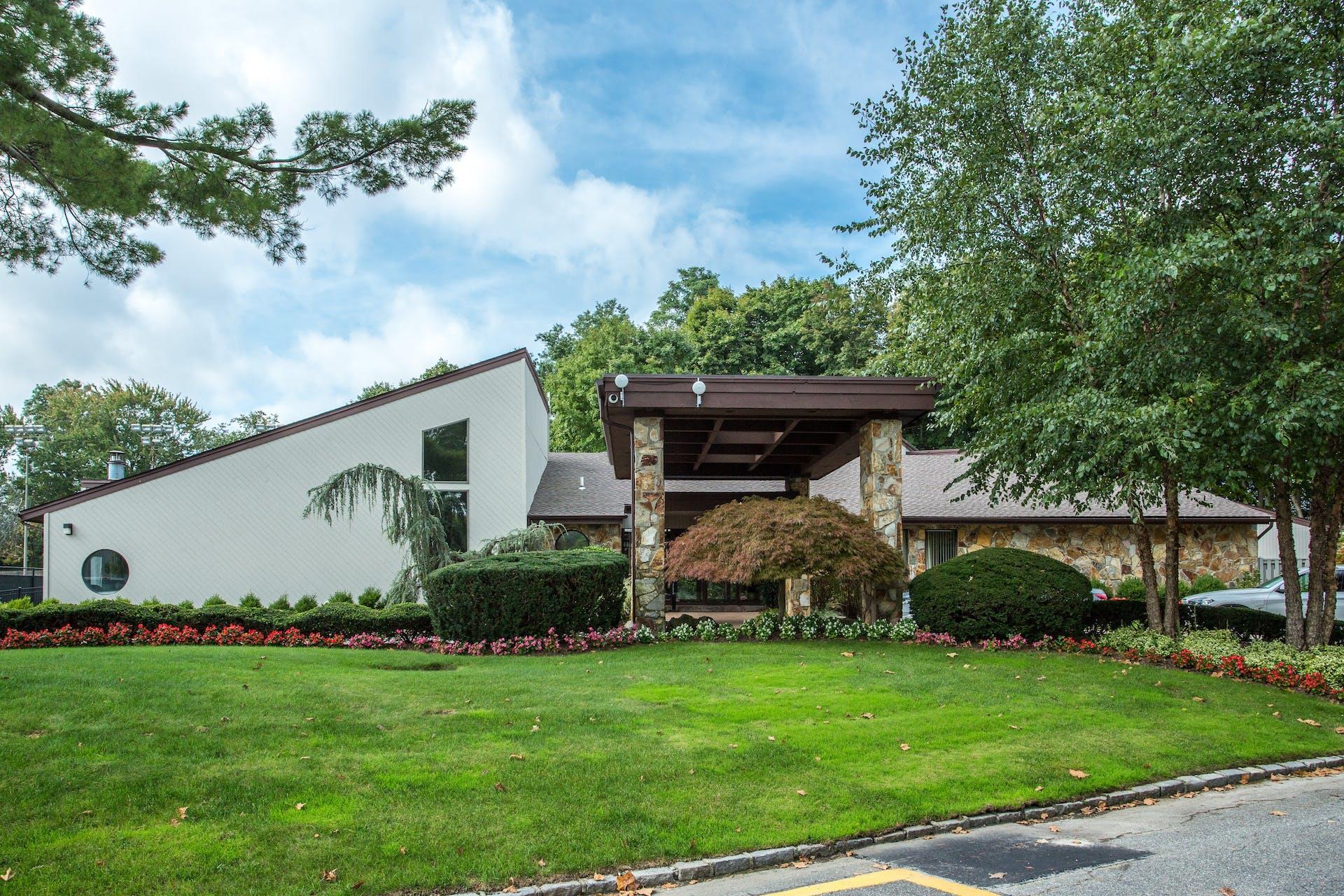 94 Foxwood Drive, Jericho, New York image 46