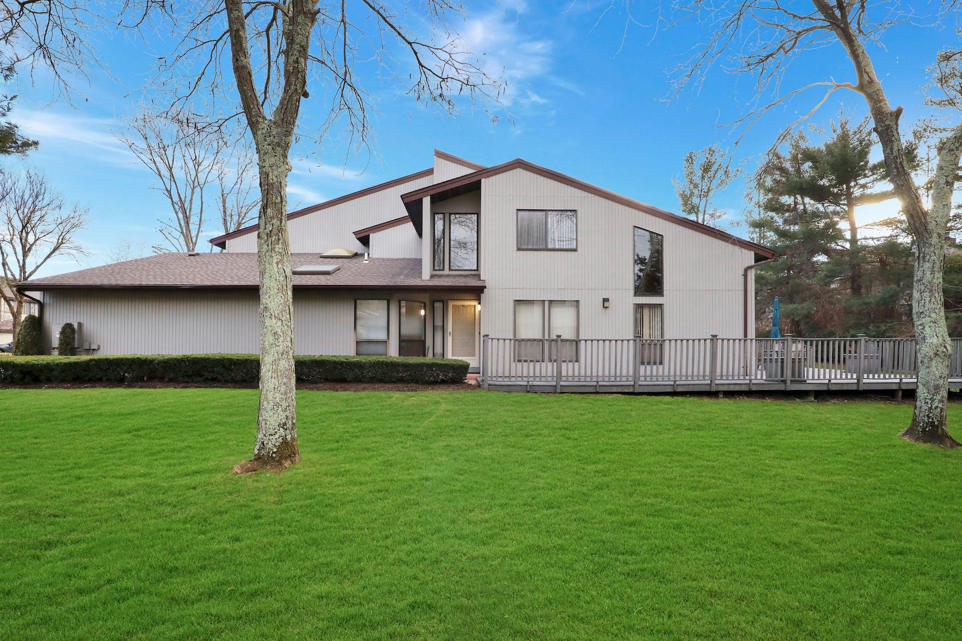 94 Foxwood Drive, Jericho, New York image 1