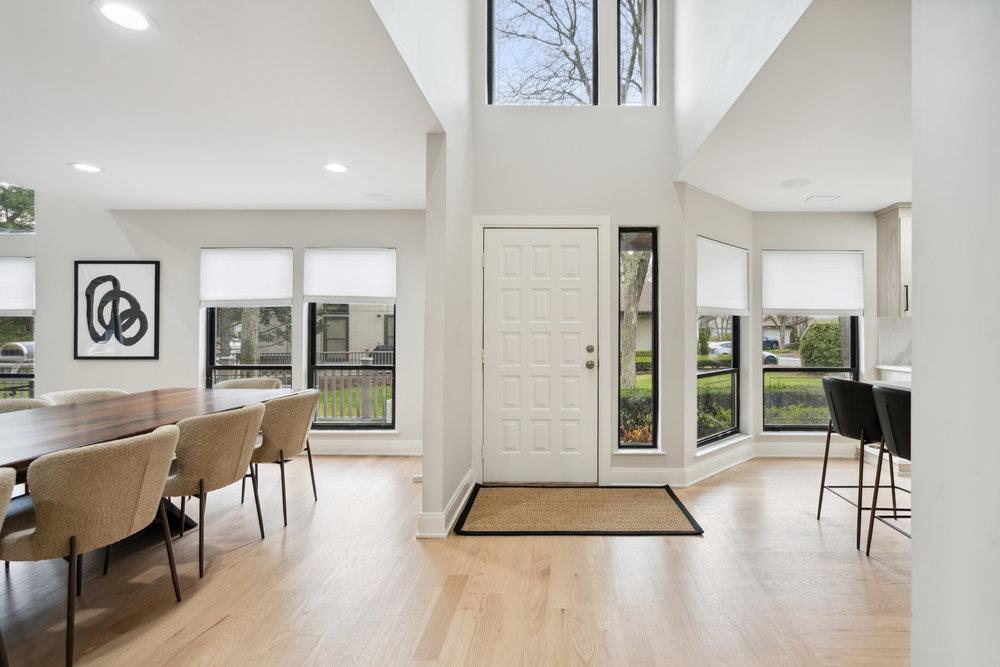 94 Foxwood Drive, Jericho, New York image 3