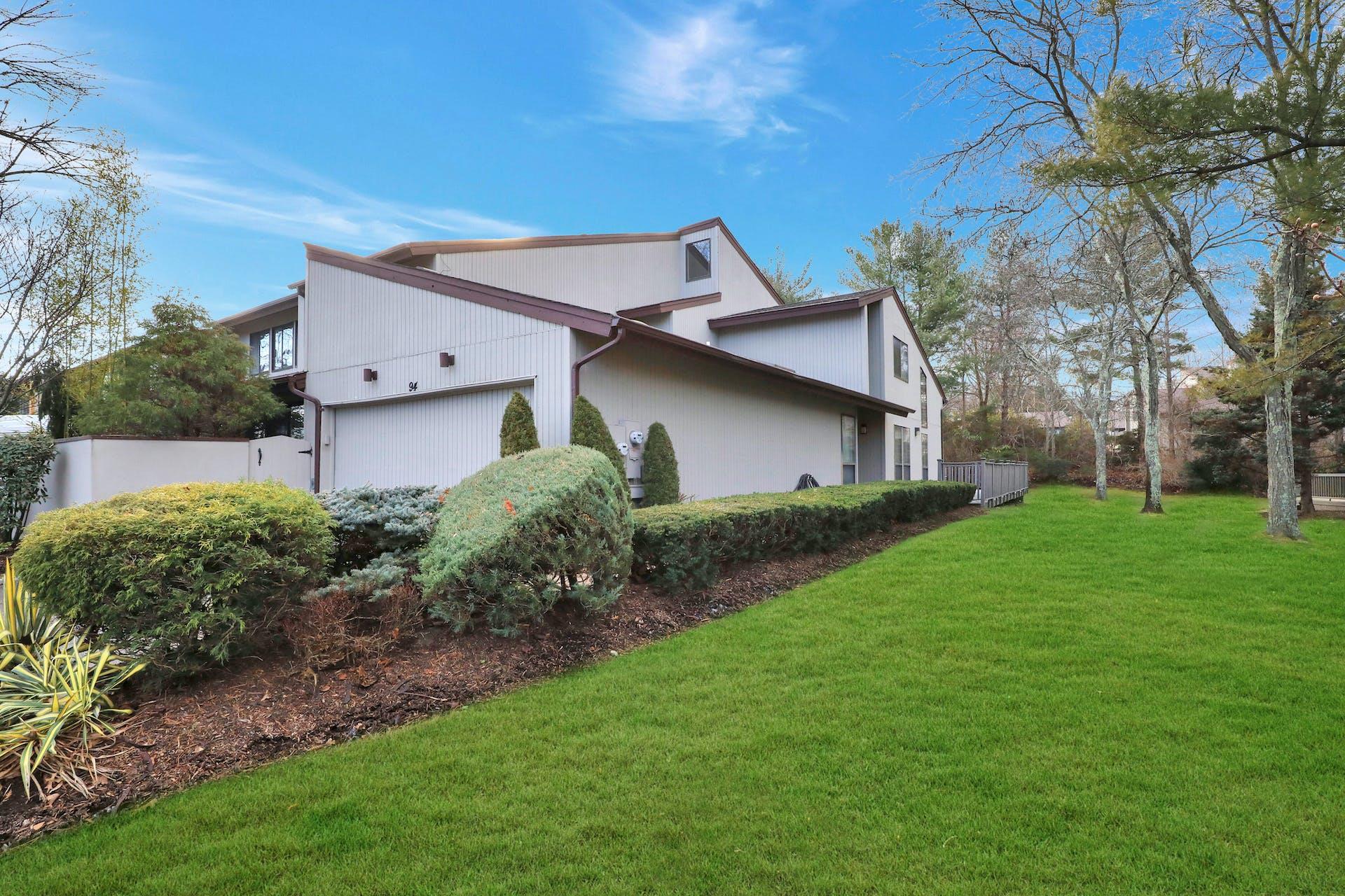 94 Foxwood Drive, Jericho, New York image 35