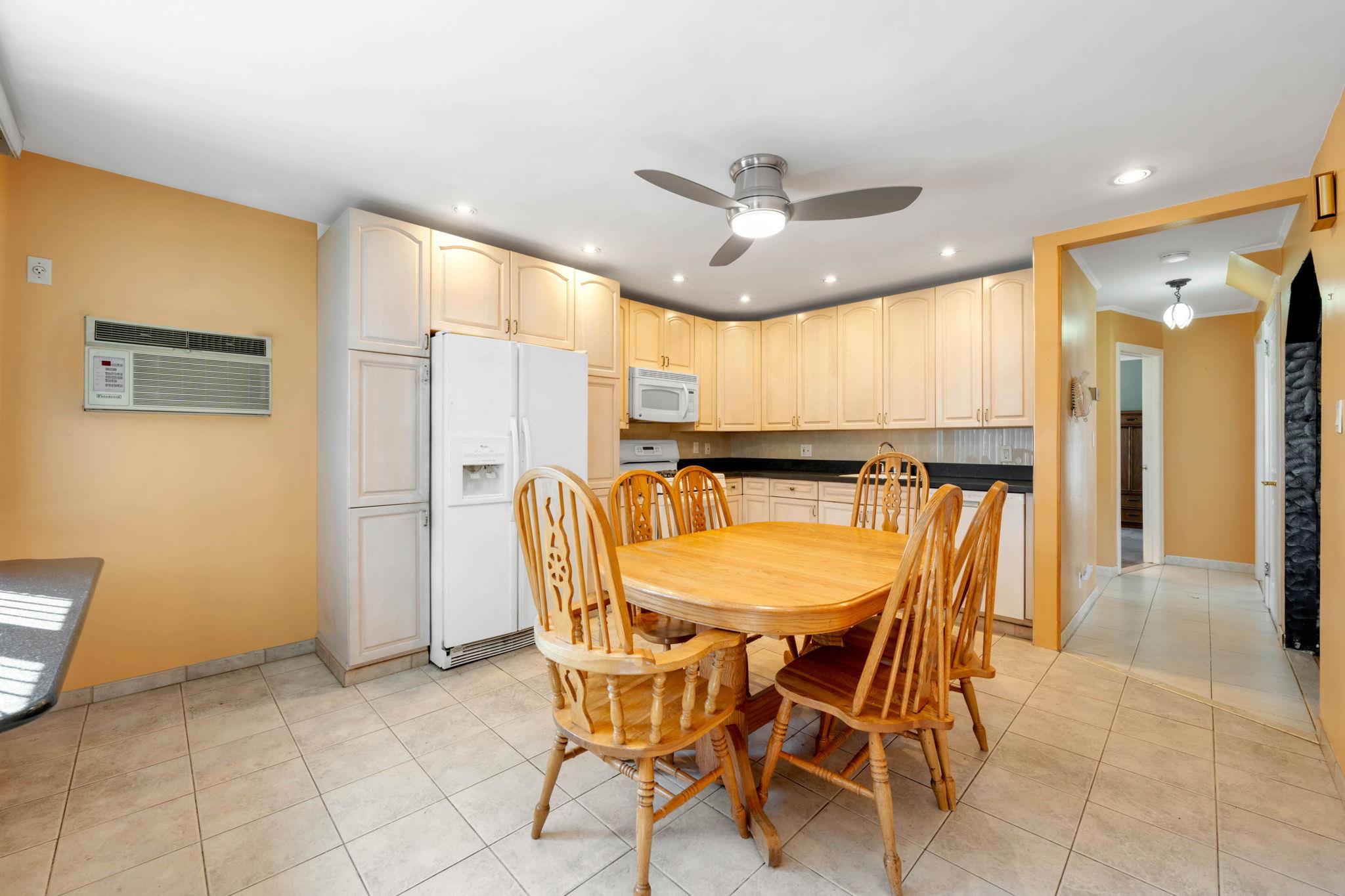 1041 N 6th Street, New Hyde Park, New York image 3
