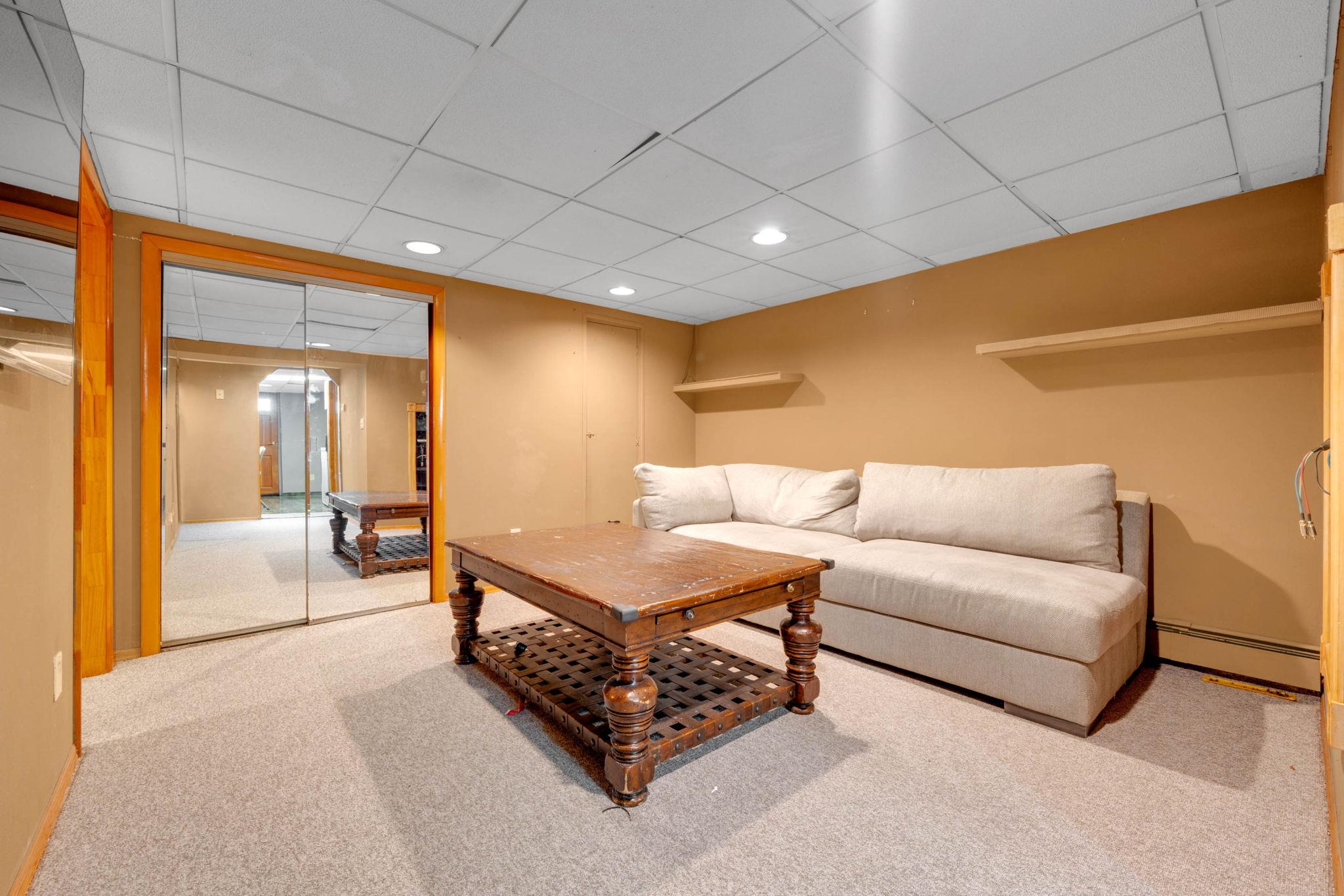 1041 N 6th Street, New Hyde Park, New York image 10