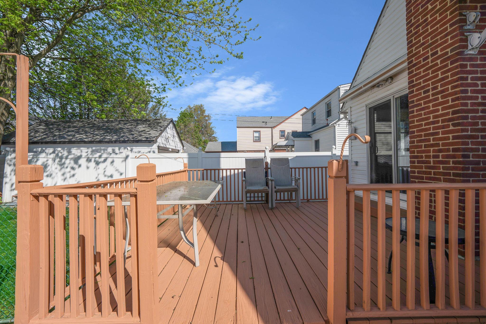 1041 N 6th Street, New Hyde Park, New York image 13