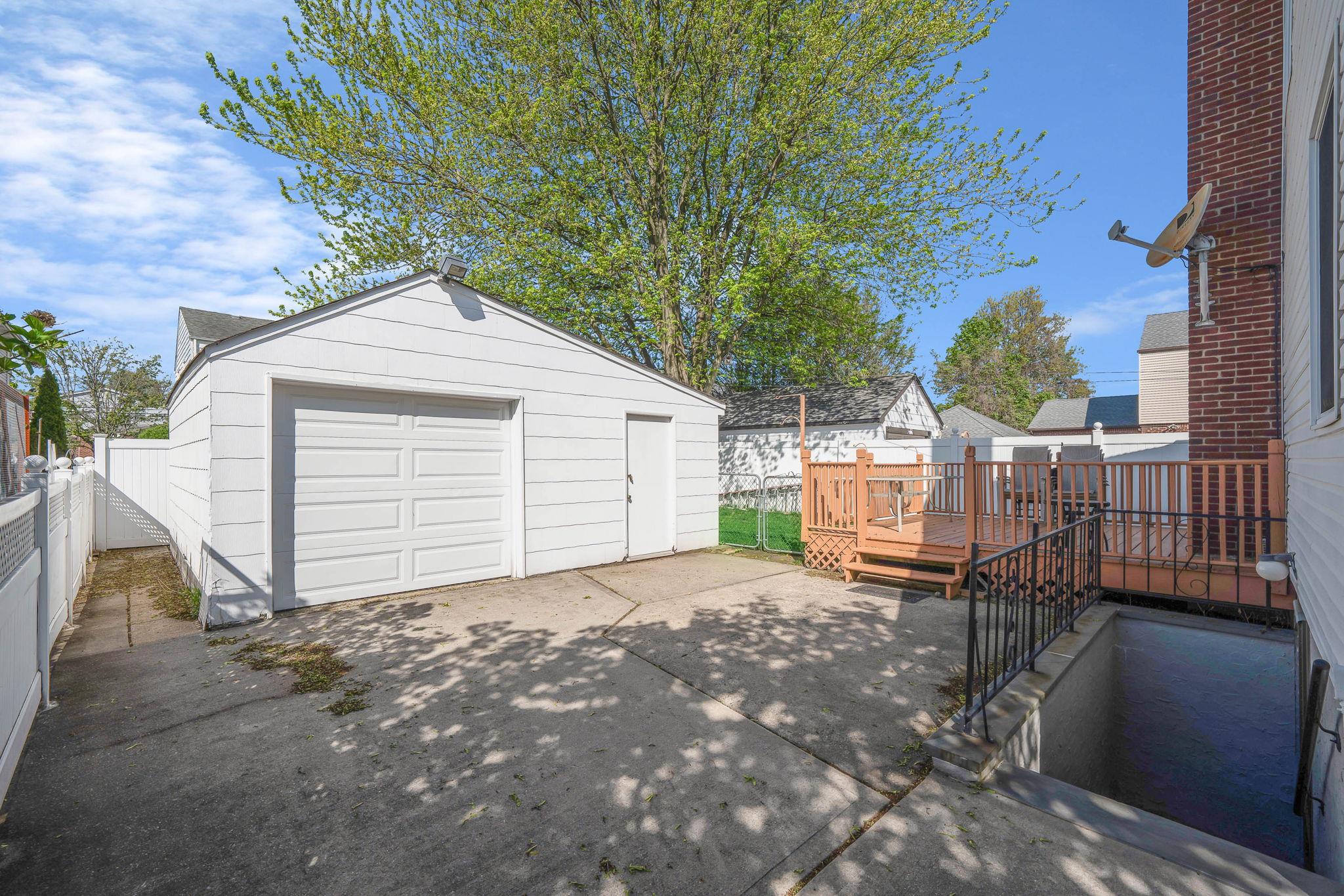 1041 N 6th Street, New Hyde Park, New York image 14