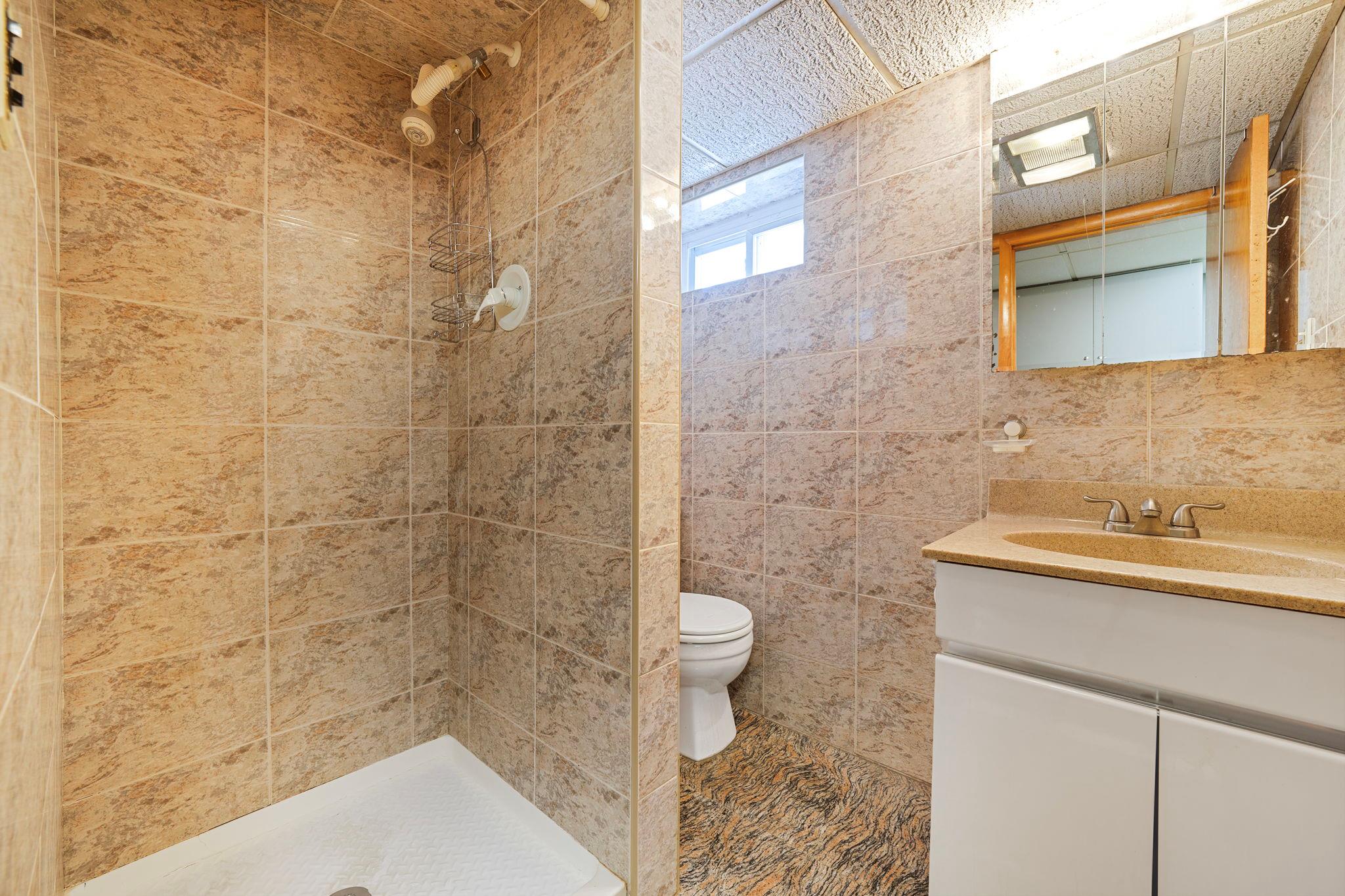 1041 N 6th Street, New Hyde Park, New York image 4