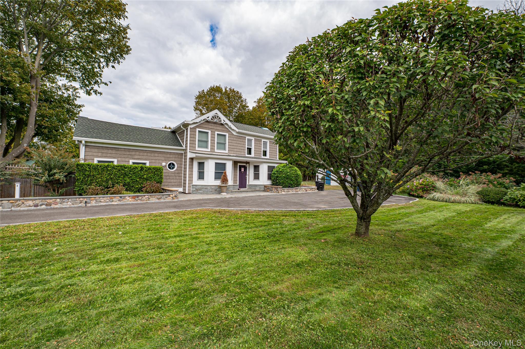 2746 Sound Avenue