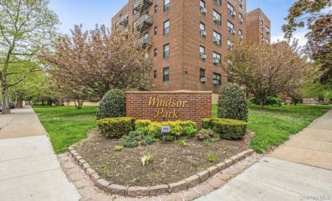 Apartment For Rent - 212-04 75th Avenue<br/> Queens County, Oakland Gardens, NY 11364
