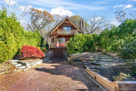 Photo of 8 Hill Drive, Riverhead, NY 11901 (MLS # 936731)