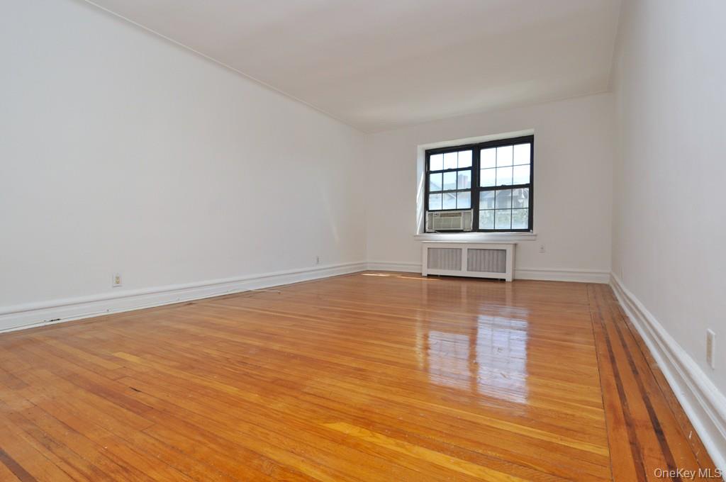 Scarsdale, New York 10583, United States, 3 Bedrooms Bedrooms, ,2 BathroomsBathrooms,Residential,Active,203859