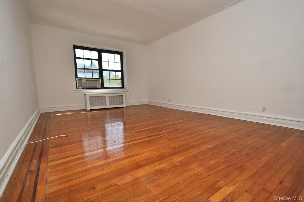 Scarsdale, New York 10583, United States, 3 Bedrooms Bedrooms, ,2 BathroomsBathrooms,Residential,Active,203859