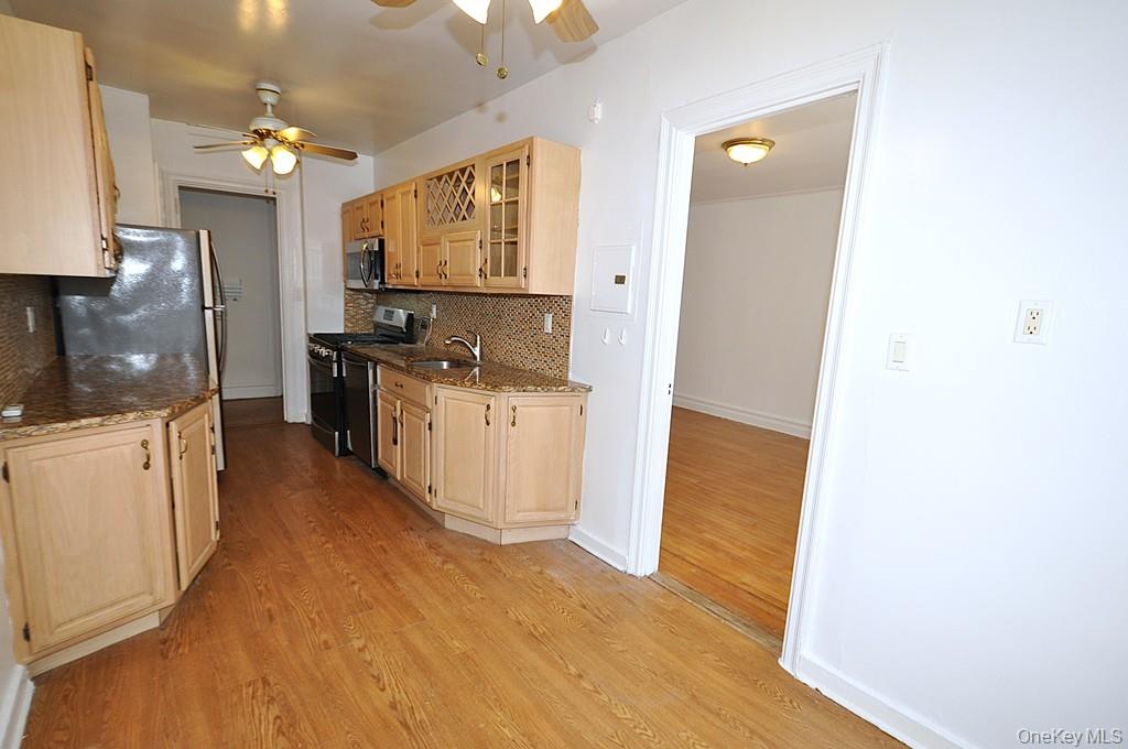 Scarsdale, New York 10583, United States, 3 Bedrooms Bedrooms, ,2 BathroomsBathrooms,Residential,Active,203859