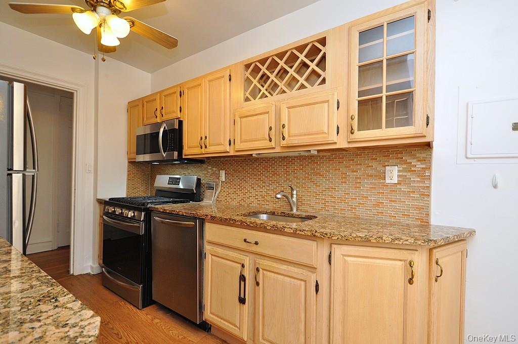 Scarsdale, New York 10583, United States, 3 Bedrooms Bedrooms, ,2 BathroomsBathrooms,Residential,Active,203859