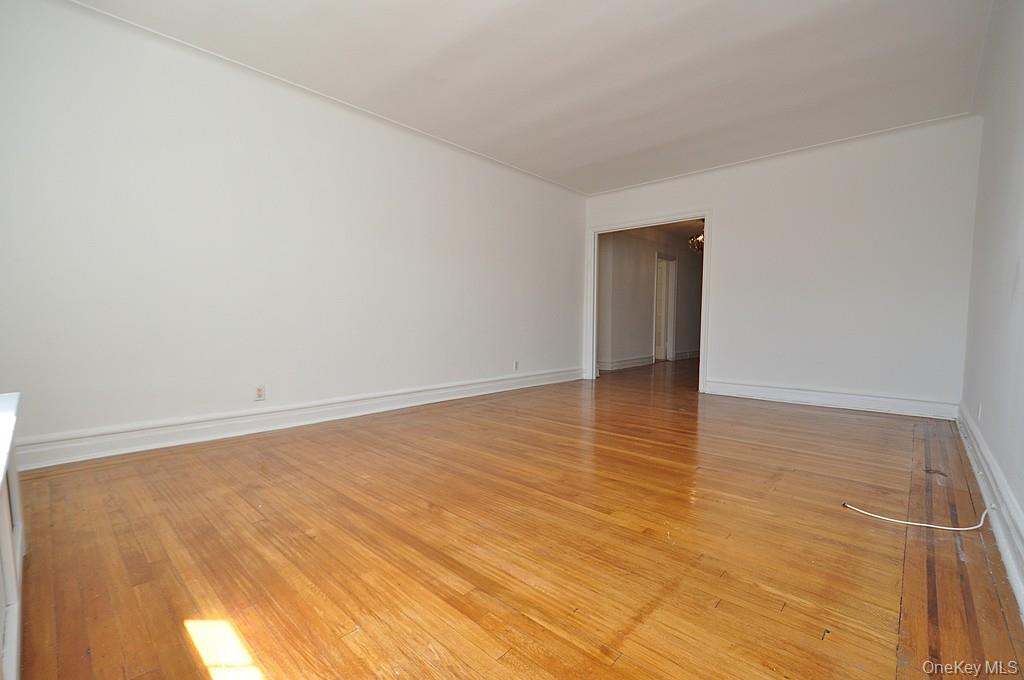 Scarsdale, New York 10583, United States, 3 Bedrooms Bedrooms, ,2 BathroomsBathrooms,Residential,Active,203859