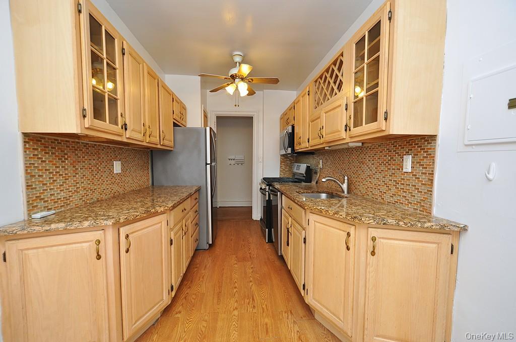 Scarsdale, New York 10583, United States, 3 Bedrooms Bedrooms, ,2 BathroomsBathrooms,Residential,Active,203859