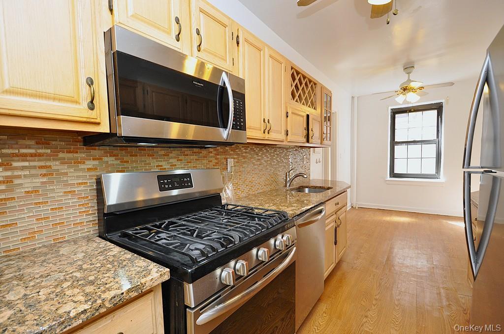 Scarsdale, New York 10583, United States, 3 Bedrooms Bedrooms, ,2 BathroomsBathrooms,Residential,Active,203859