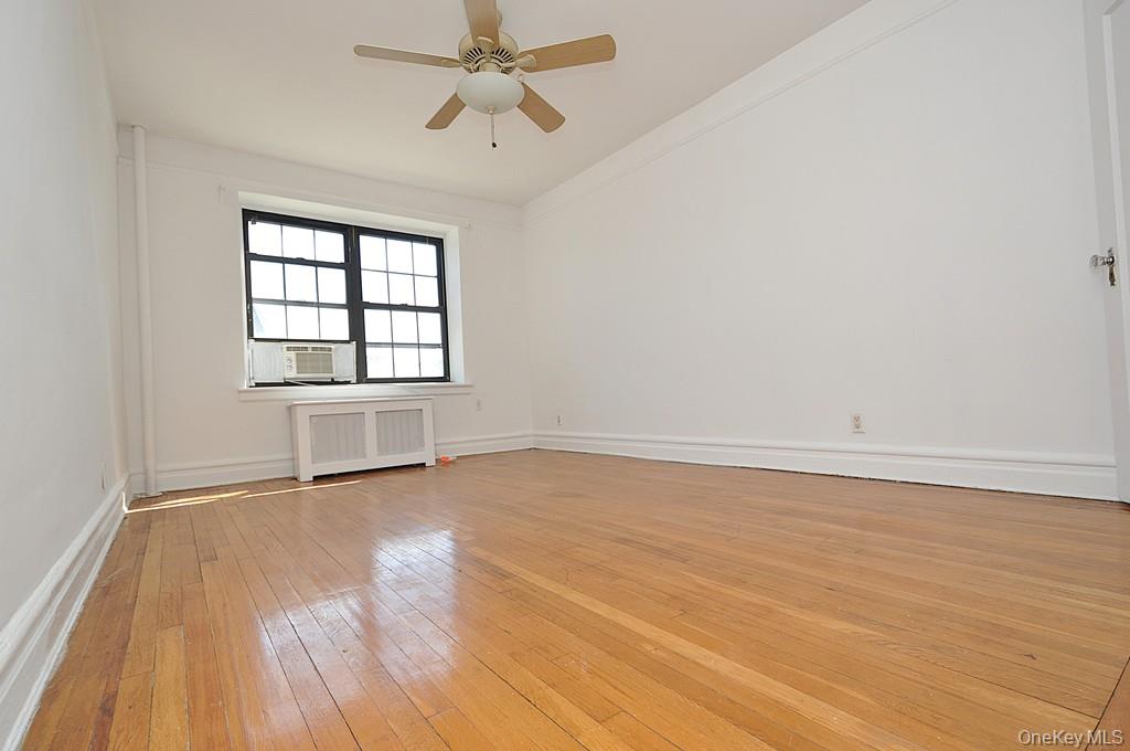 Scarsdale, New York 10583, United States, 3 Bedrooms Bedrooms, ,2 BathroomsBathrooms,Residential,Active,203859