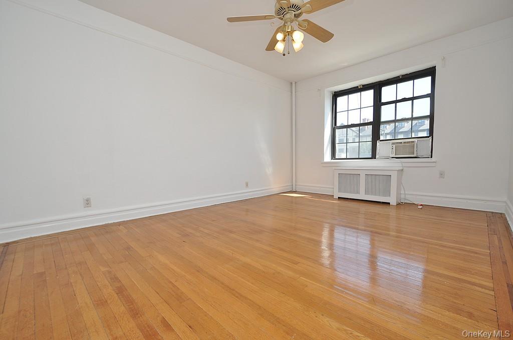 Scarsdale, New York 10583, United States, 3 Bedrooms Bedrooms, ,2 BathroomsBathrooms,Residential,Active,203859