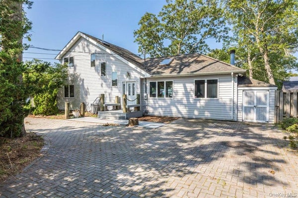 18 TARPON RD, EAST QUOGUE, NY 11942 - Image 91380fdc3e2fa497010d9626bf7cd908/834381407