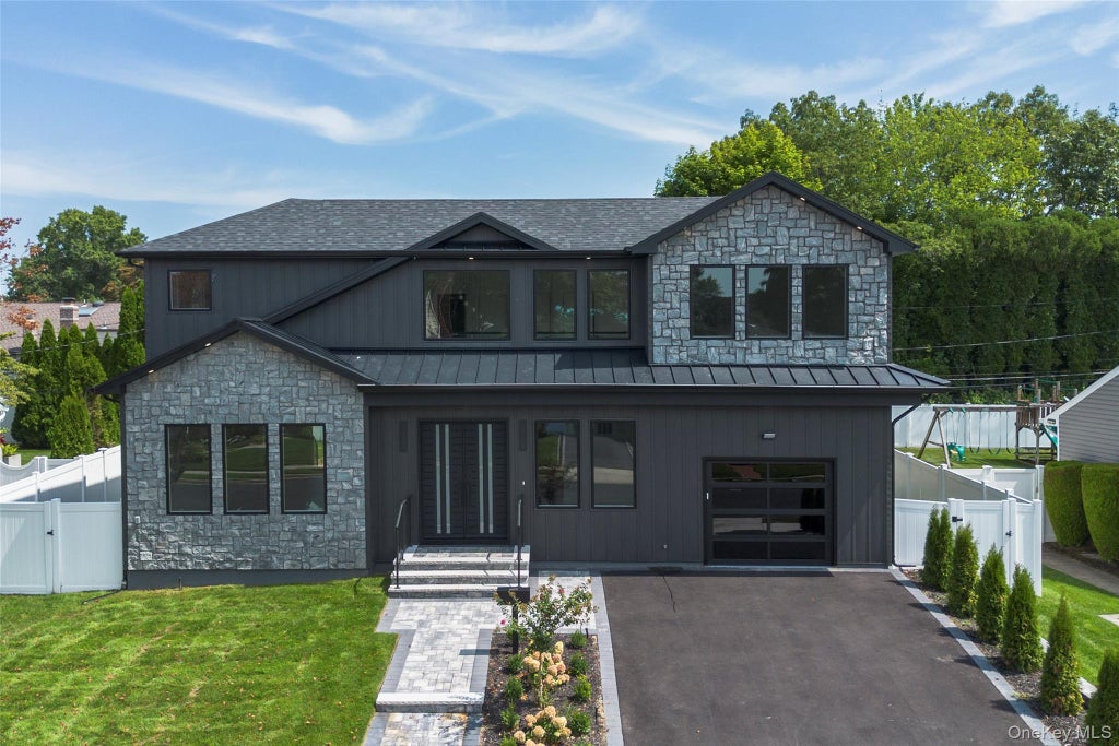 Photo of 7 Rosewood Place, Plainview, NY 11803 (MLS # 1039696)