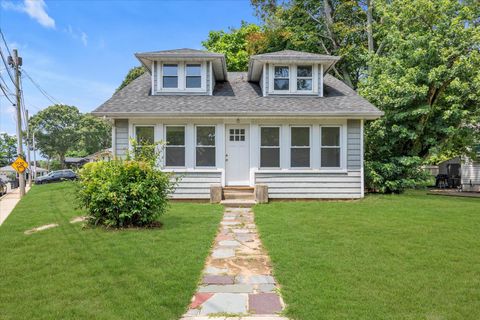 Photo of 45 Lakeview Avenue, Freeport, NY 11520 (MLS # 881338) Photo of 45 Lakeview Avenue, Freeport, NY 11520 (MLS # 881338)