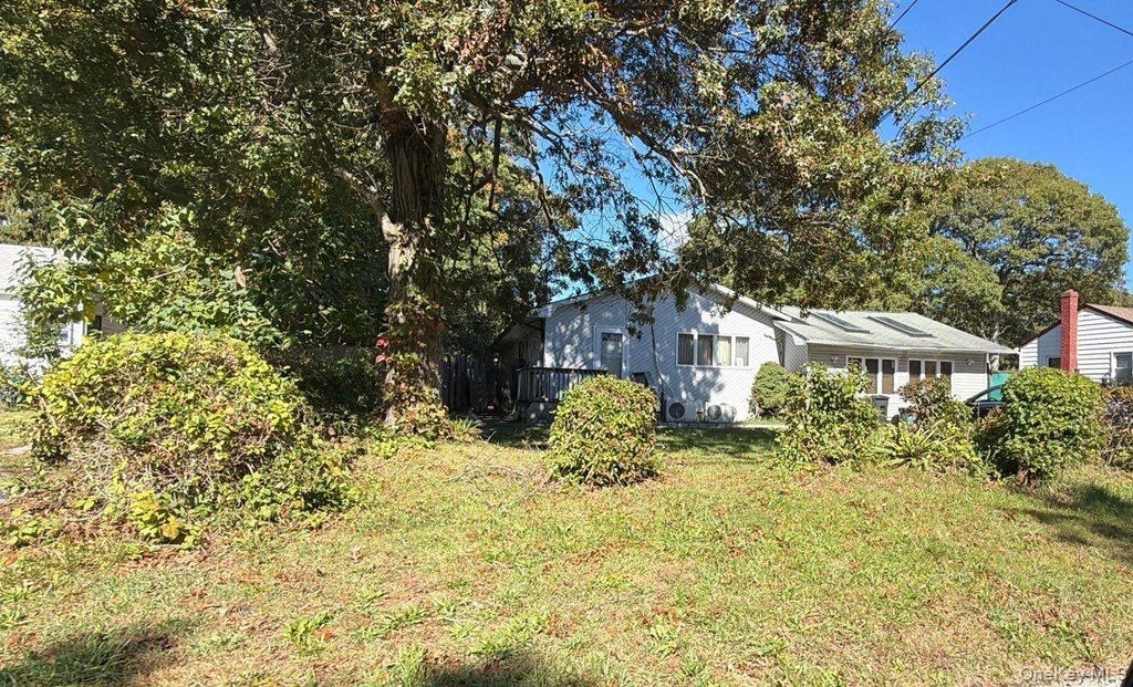 Photo of 5475 Expressway Drive N, Holtsville, NY 11742 (MLS # 1065705)