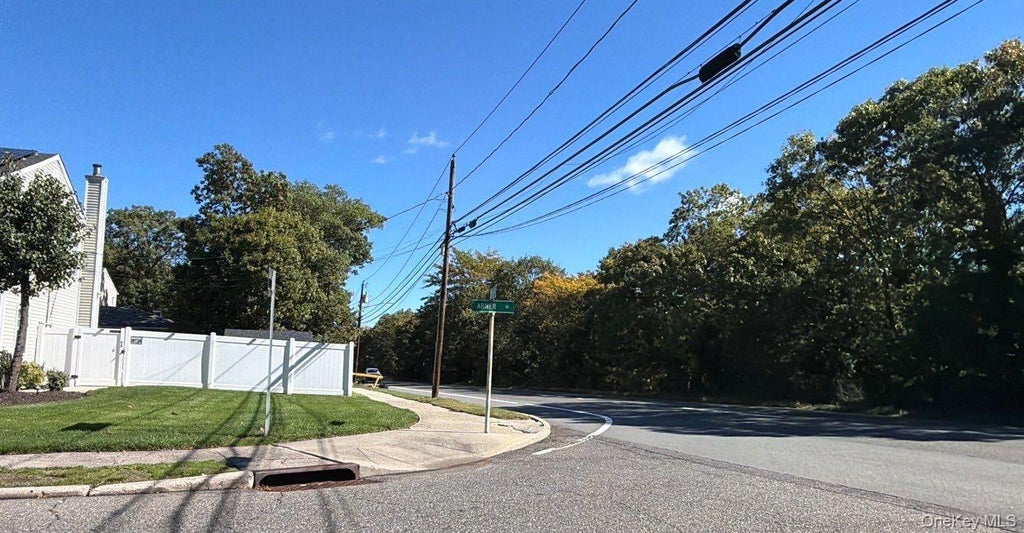 Photo of 5475 Expressway Drive N, Holtsville, NY 11742 (MLS # 1065705)