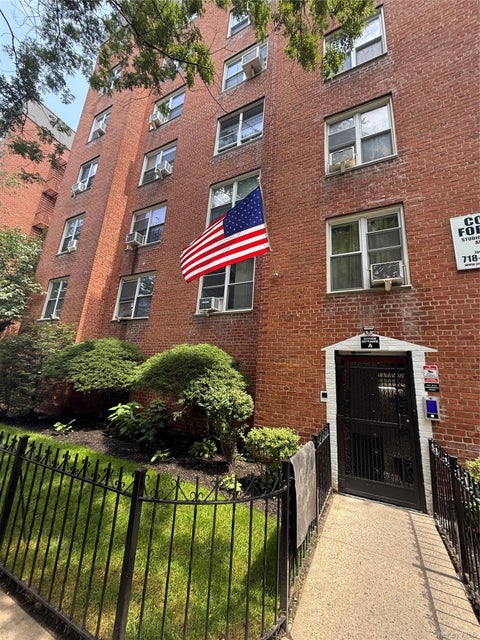 Photo of 33-25 81th Street #6E, Elmhurst, NY 11372 (MLS # 1029494)