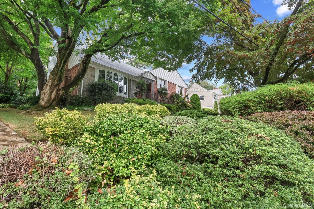 Photo of 202 Old Wilmot Road, Scarsdale, NY 10583 (MLS # 919970)