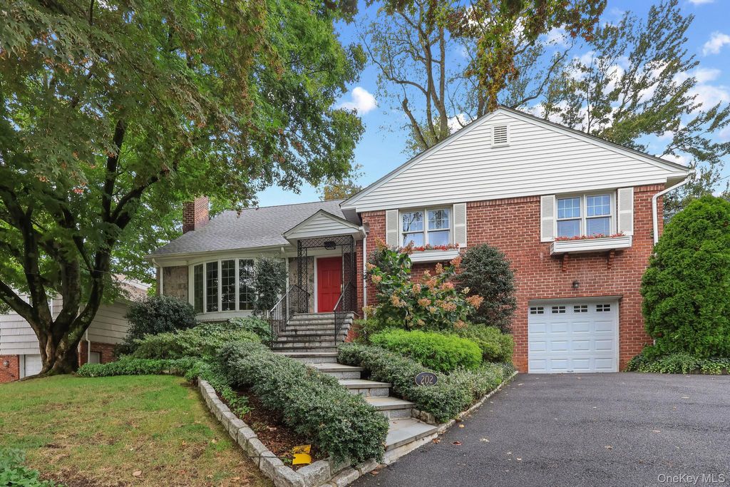 Photo of 202 Old Wilmot Road, Scarsdale, NY 10583 (MLS # 919970)
