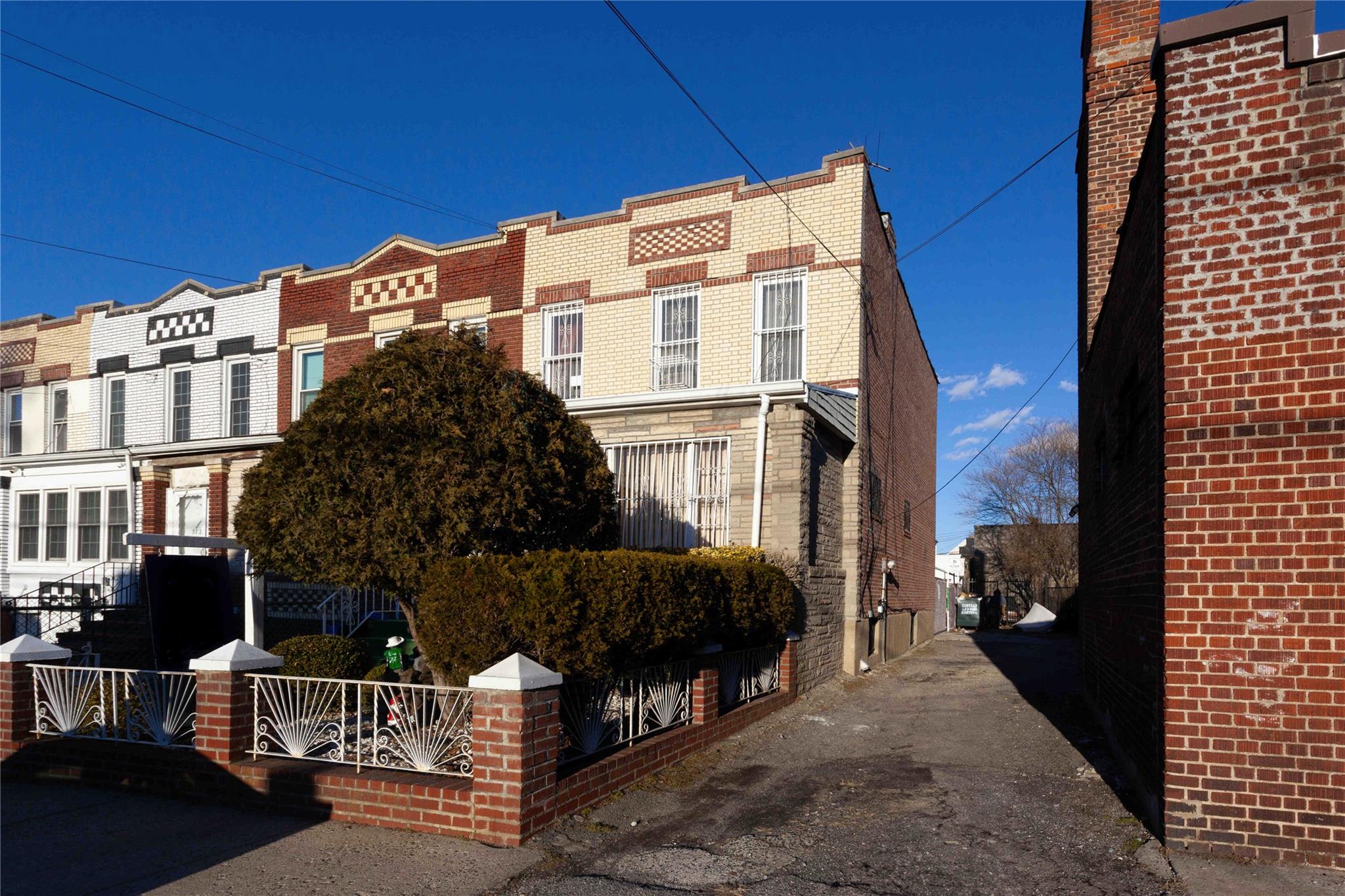 9729 127th Street, Richmond Hill S., New York image 3