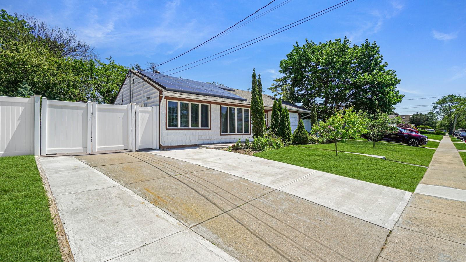 871 Val Park Avenue, Valley Stream, New York image 2