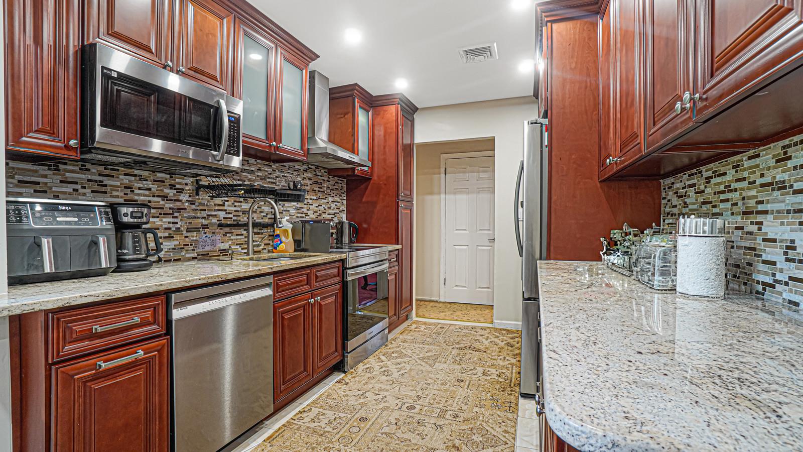 871 Val Park Avenue, Valley Stream, New York image 7
