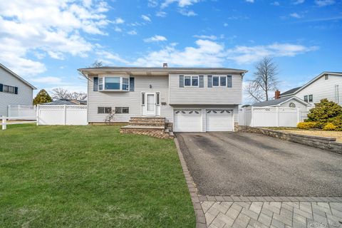 Homes For Sale - 317 Garden City Street<br/> Islip Terrace, NY 11752