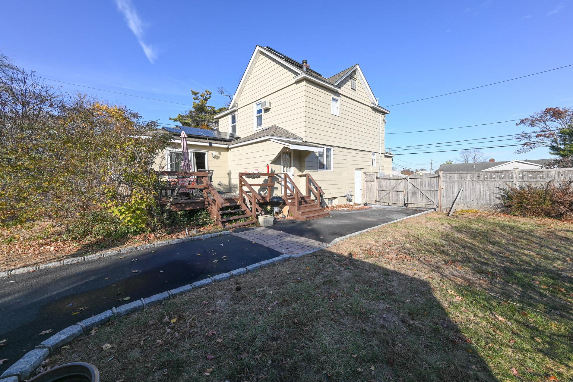 651 Madison Avenue, Lindenhurst, New York image 4