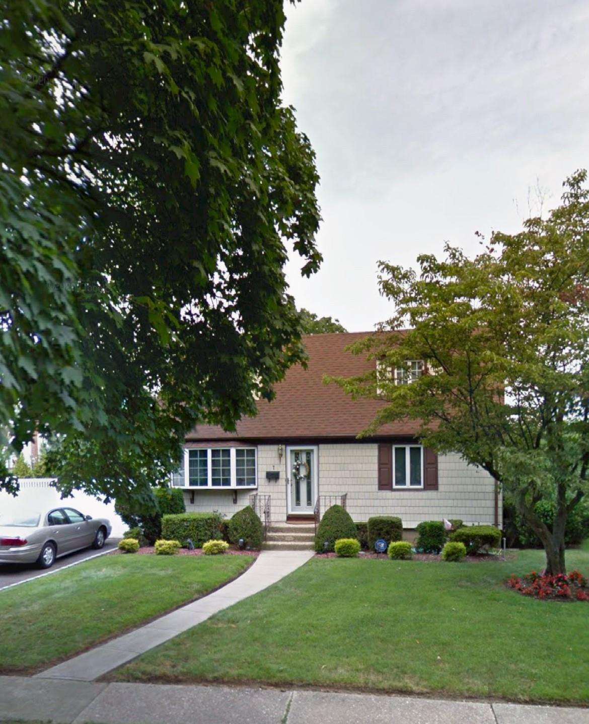 7 Dover Lane, Farmingdale, New York image 1