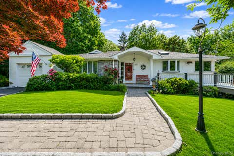 Photo of 211 Chittenden Avenue, Yonkers, NY 10707 (MLS # 1009412)