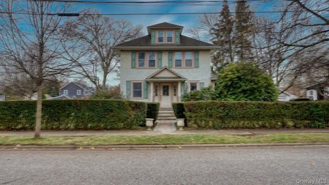 Photo of 64 Ketewamoke Avenue, Babylon, NY 11702 (MLS # 941616)