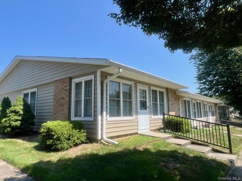 Photo of 268A Berwick Court #268A, Ridge, NY 11961 (MLS # 900993)