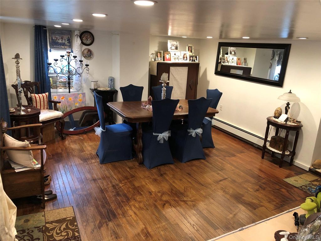 Photo of 1673 Northern Boulevard, Roslyn, NY 11576 (MLS # 922036)