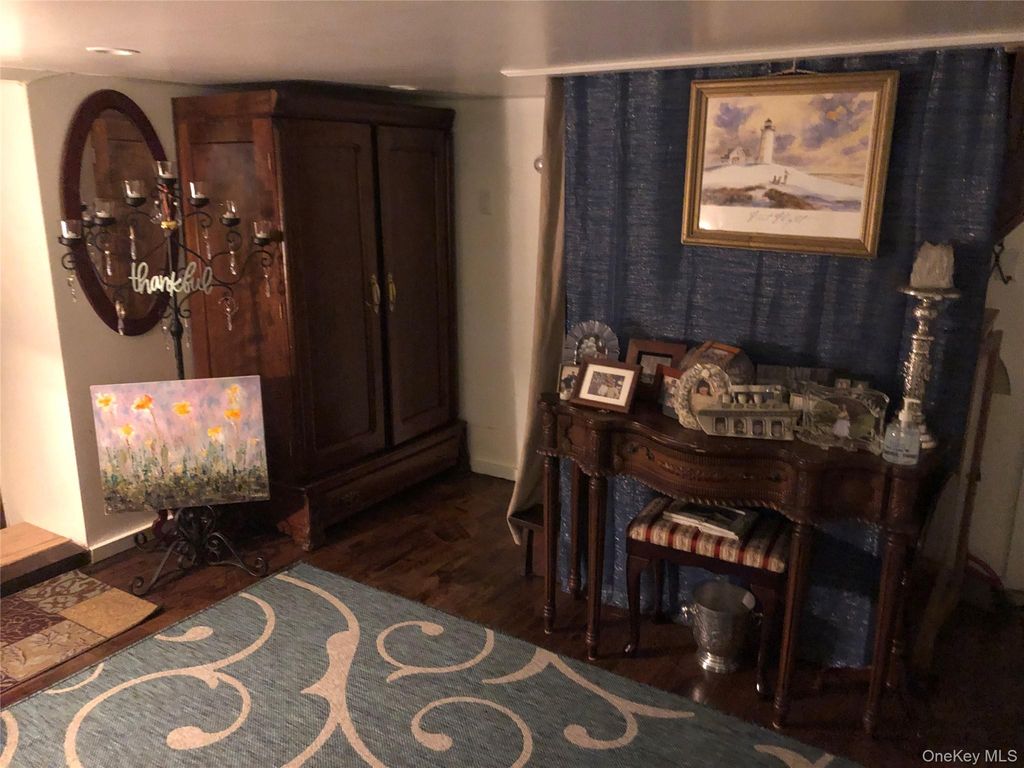 Photo of 1673 Northern Boulevard, Roslyn, NY 11576 (MLS # 922036)